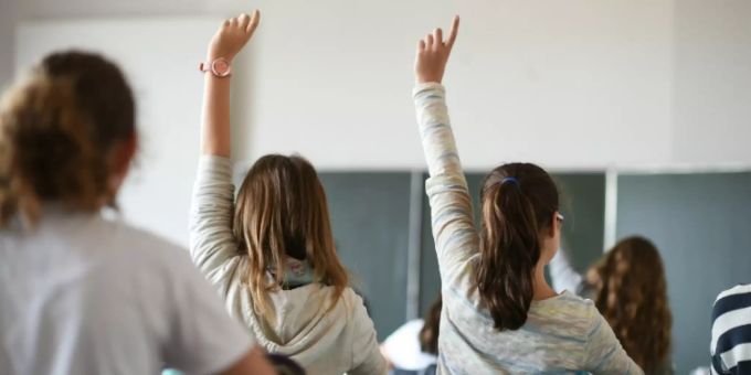 Mit dem neuen Absenzsystem werde die Eigenverantwortung von Schülerinnen und Schülern gefordert. (Symbolbild) Schüler