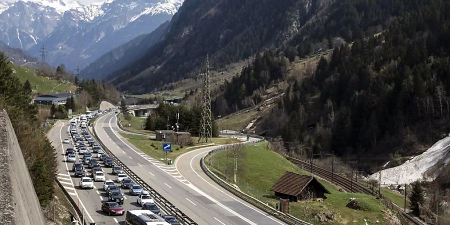 Auffahrt Stau am Gotthard