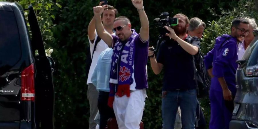 Franck Ribéry bei seiner Ankunft in Florenz. Foto: Claudio Giovannini/ANSA/AP