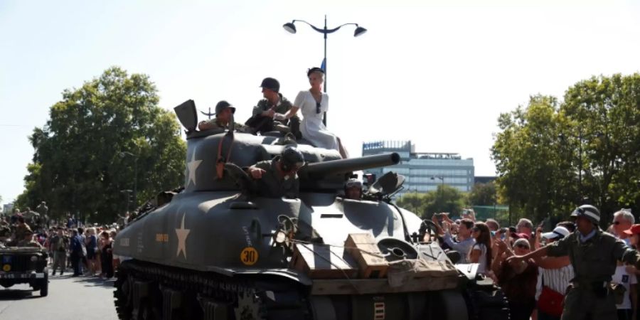 Parade zum Gedenken an die Befreiung von Paris