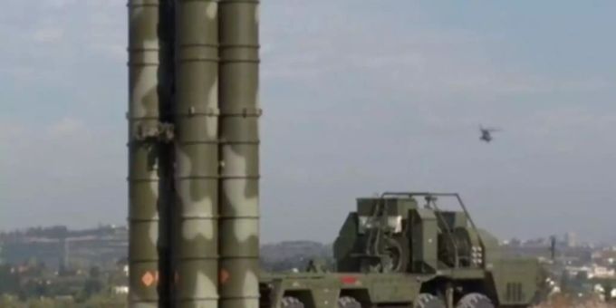 Das S-400-Flugabwehrsystem auf dem syrischen Luftwaffenstützpunkt Hmeimim. Foto: Foto: Russian Defence Ministry Das S-400-Flugabwehrsystem auf dem syrischen Luftwaffenstützpunkt Hmeimim. Foto: Foto: Russian Defence Ministry