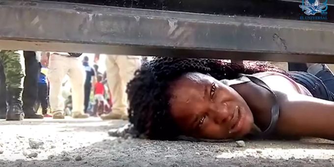 Das Video der mexikanischen Zeitung «El Universal» zeigt eine verzweifelte Migrantin an Mexikos Südgrenze.
