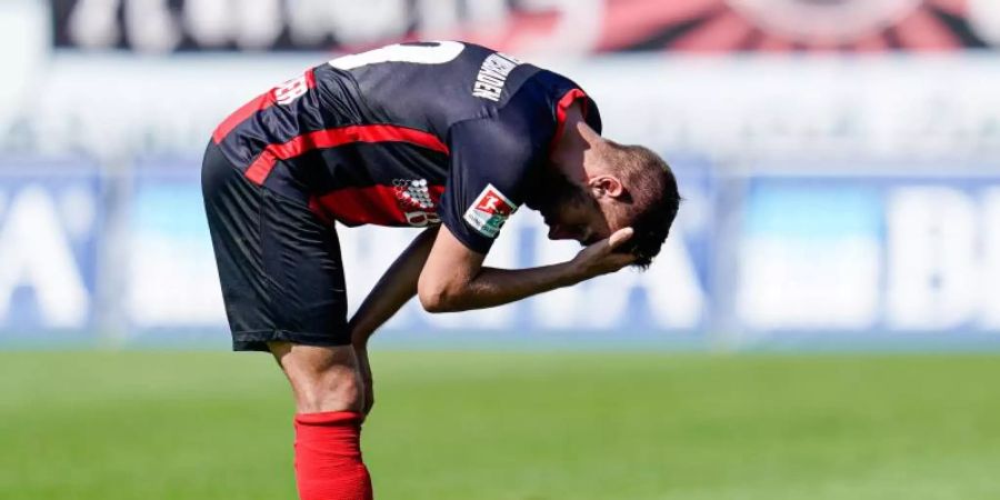 Nach der 0:5-Heimpleite gegen Jahn Regensburg startet der SV Wehen Wiesbaden eine ungewöhnliche Versöhnungsaktion. Foto: Uwe Anspach