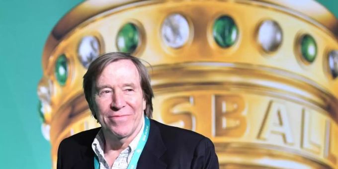 Günter Netzer kann mittlerweile auch mal ohne Fussball. Foto: Hendrik Schmidt Günter Netzer kann mittlerweile auch mal ohne Fussball. Foto: Hendrik Schmidt