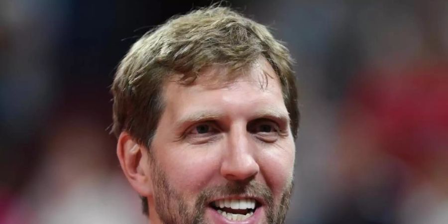 Dirk Nowitzki freut sich schon auf die Silhouetten auf dem Parkett. Foto: Swen Pförtner