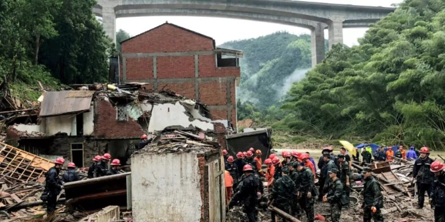 Einsatzkräfte in Wenzhou
