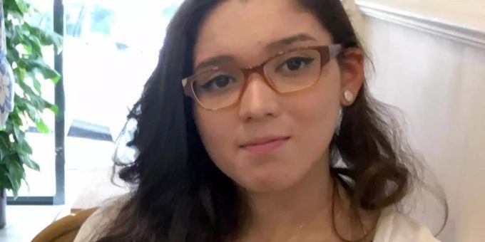 Estefania aus Venezuela sitzt in einer venezuelanischen Bäckerei in Madrid. Die junge Frau ist vor den Zuständen in ihrer Heimat geflohen. Foto: Emilio Rappold Estefania aus Venezuela sitzt in einer venezuelanischen Bäckerei in Madrid. Die junge Frau ist vor den Zuständen in ihrer Heimat geflohen. Foto: Emilio Rappold