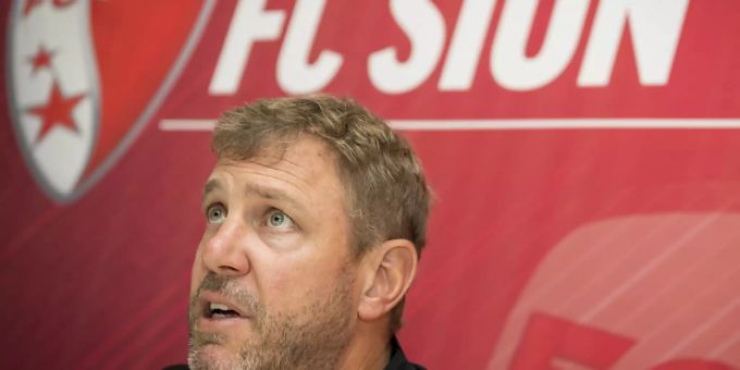 Sions Trainer Stéphane Henchoz kann einen neuen Innenverteidiger begrüssen Sions Trainer Stéphane Henchoz kann einen neuen Innenverteidiger begrüssen