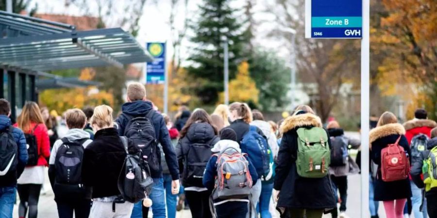 Alle Schüler sollen noch im März wieder zur Schule gehen. Foto: Hauke-Christian Dittrich/dpa