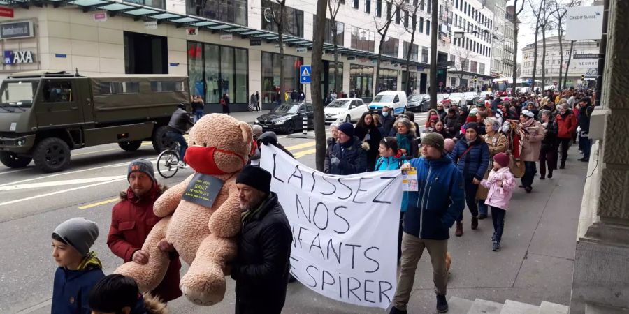 In Freiburg versammelten sich am Samstag Massnahmen-Gegner.