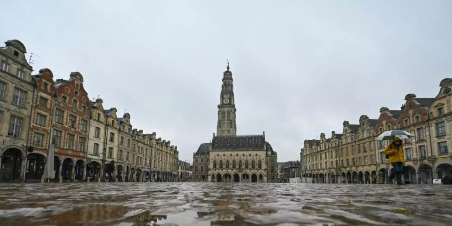 Menschenleeres Zentrum in Arras im Pas-de-Calais