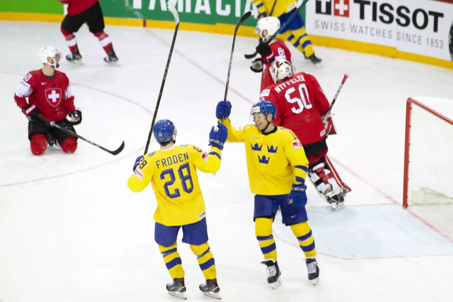 Die Schweiz geht an der Eishockey WM gegen Schweden gleich mit 0:7 unter.