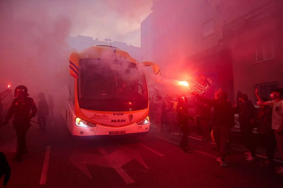 Auch Feuerwerkskörper durften nicht fehlen.