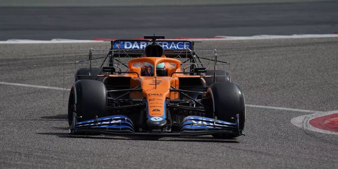 Daniel Ricciardo am Steuer des McLaren MCL35M beim Vorsaison-Test der Formel 1 in Bahrain. Daniel Ricciardo McLaren MCL35M