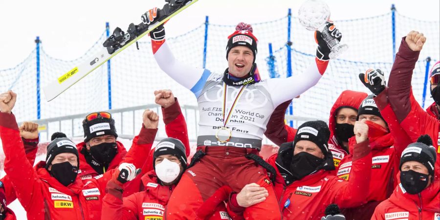 Grosse Freude bei Swiss Ski: Beat Feuz holt sich in der Saison 20/21 zum vierten Mal die kleine Kugel als bester Abfahrer.