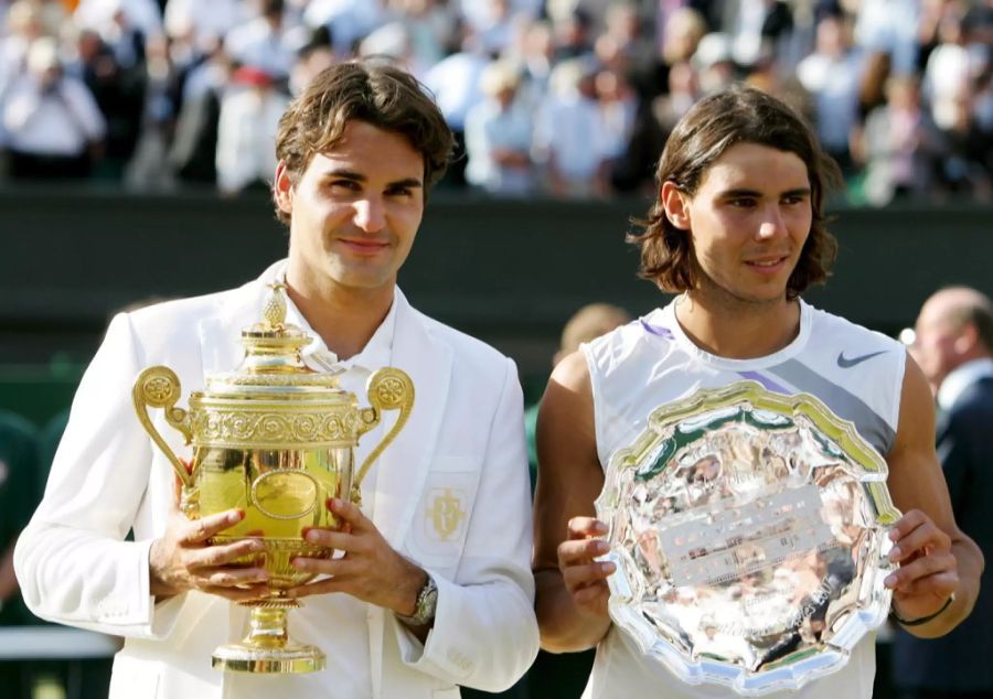 2007 ringt Federer Nadal in fünf Sätzen nieder und holt in Wimbledon seinen fünften Titel Folge.