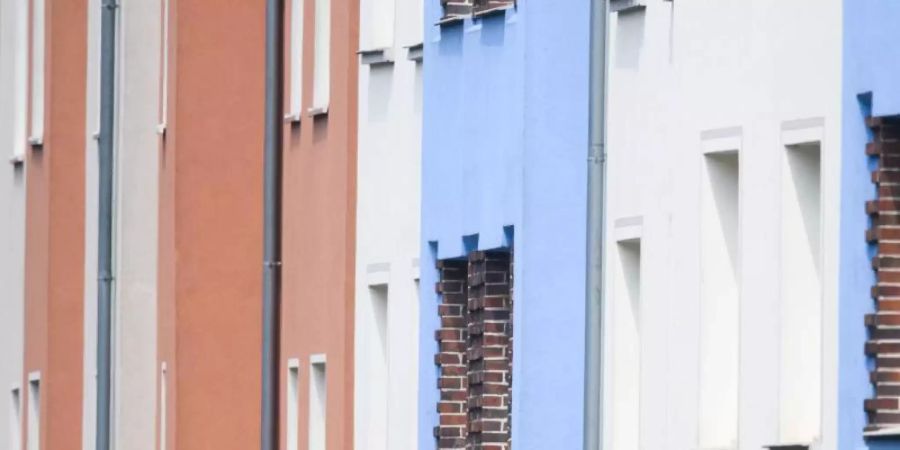 Blick auf Mehrfamilienhäuser in der Innenstadt von Braunschweig. Foto: Julian Stratenschulte/dpa