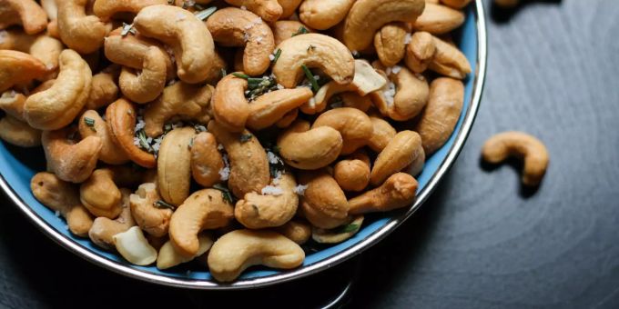 Cashewnüsse werden in der ketogenen Diät gerne gegessen. Cashewnüsse