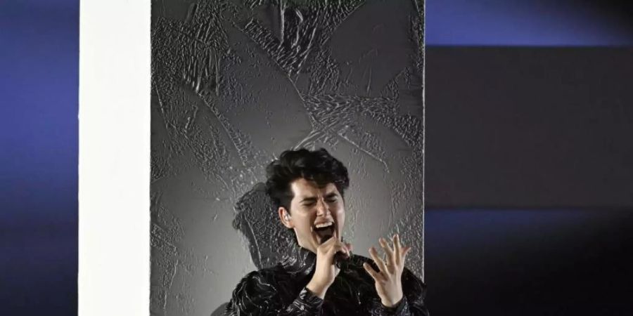 Ohrwurm-Ballade: Gjon'S Tears aus der Schweiz gilt als einer der Favoriten beim ESC. Foto: Soeren Stache/dpa-Zentralbild/dpa