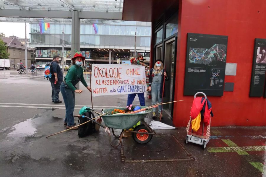 Der Streik wird zunehmend bunter.