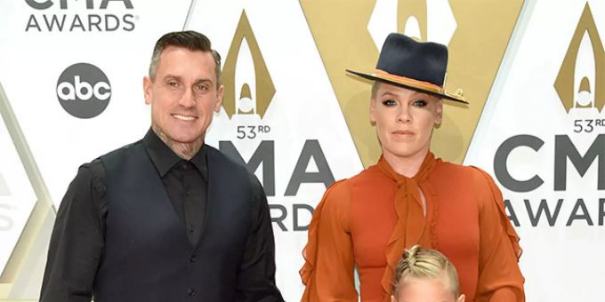 Pink, Ehemann Carey Hart und ihre Kinder Pink, Ehemann Carey Hart und ihre Kinder