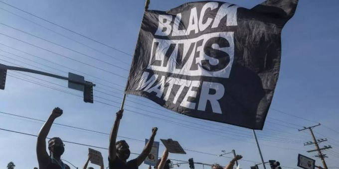 Demonstranten der «Black Lives Matter»-Bewegung (Symbolbild). Foto: Ringo Chiu/ZUMA Wire/dpa Demonstranten der «Black Lives Matter»-Bewegung (Symbolbild). Foto: Ringo Chiu/ZUMA Wire/dpa