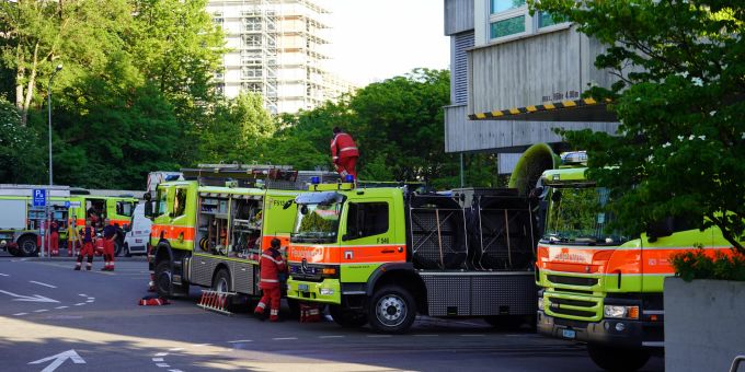 Ein Grosseinsatz der Feuerwehr in Zürich. (Archivbild) brand zürich
