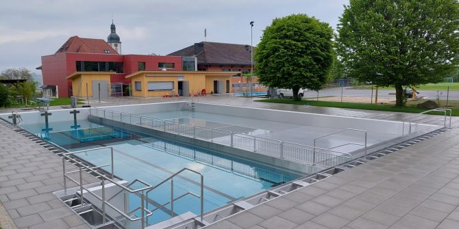 Schwimmbecken