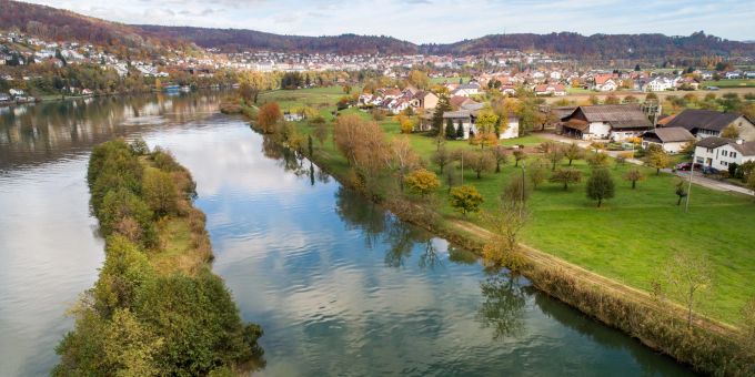 Das Unterdorf des Full-Reuenthals am Rhein. Das Unterdorf des Full-Reuenthals am Rhein.