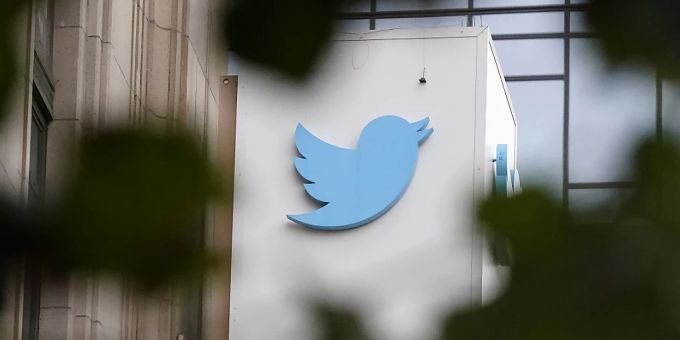 Hund ist wieder weg - Twitter hat Logo mit blauem Vogel zurück