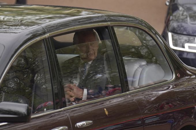 King Charles fährt zum Buckingham Palace. Britain Coronation
