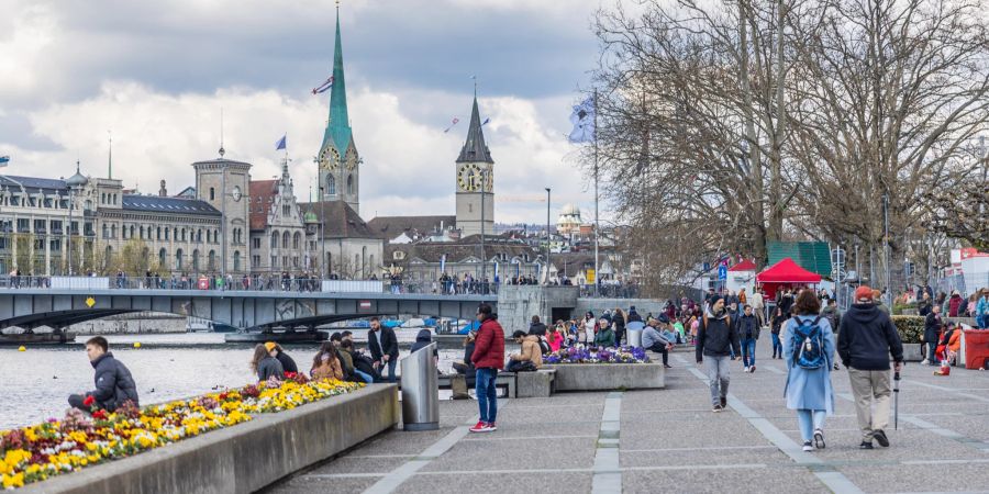 Die Seepromenade am Zürichsee. - Stadt Zürich