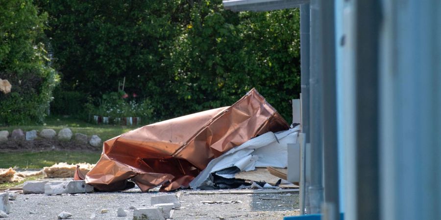 Dieses Ferienhaus ist bei der Explosion nicht unbeschadet davongekommen.