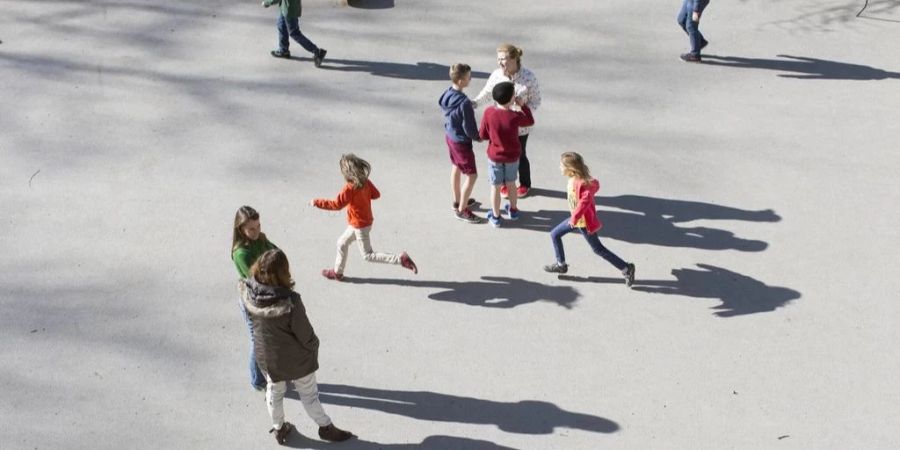 Den Kontakt zu Gleichaltrigen sollen die Kinder auch während ihrer Zeit in der Sonderschulklasse nicht verlieren. (Symbolbild)