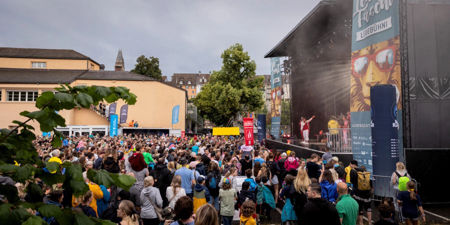 Der Auftritt der Stubete Gäng zog viele Besucherinnen und Besucher an.