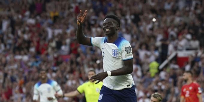 Bukayo Saka erzielt gegen Nordmazedonien einen Hattrick. england