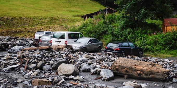 In vier Tälern - Unwetter stoppt Züge der Rhätischen Bahn
