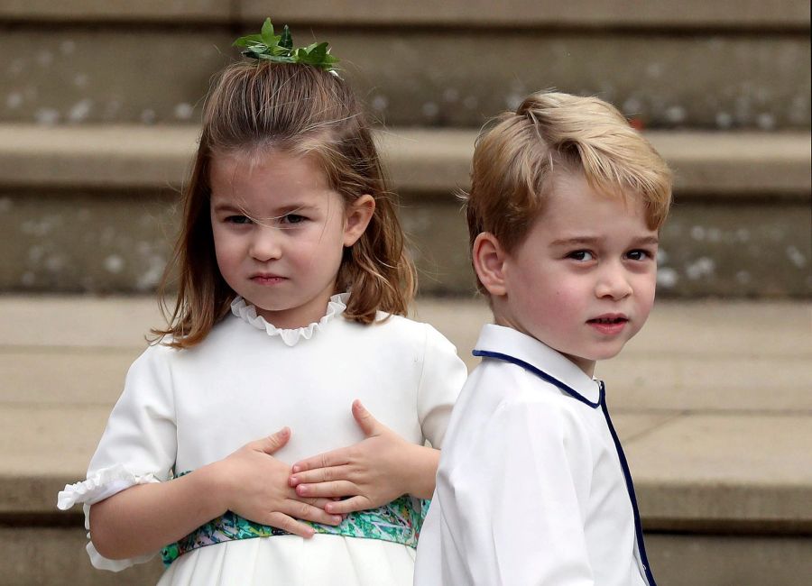 Prinzessin Charlotte und Prinz George 2018 am Schloss Windsor.