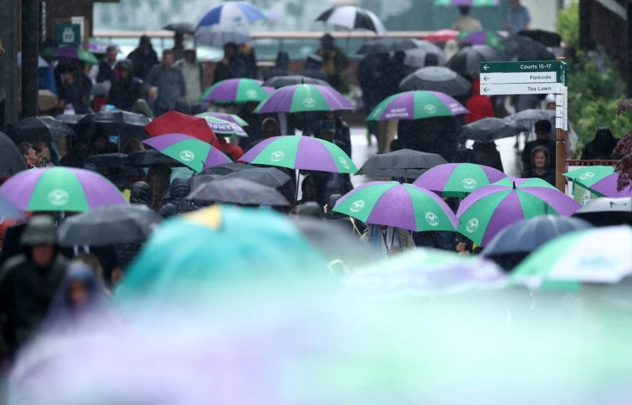 Anders als bei den anderen Grand Slams gibt es in Wimbledon keine sogenannten «Night Sessions» – dafür um so mehr Regen...