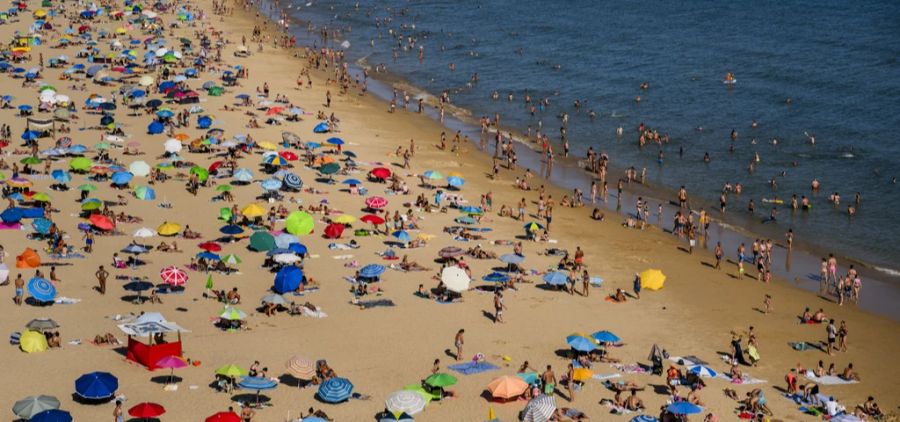 Viele würden den Strand dann jedoch wieder verlassen. (Symbolbild)