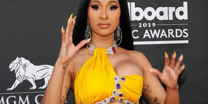 Cardi B sorgte mit ihrem Auftritt in Las Vegas für viel Aufsehen. Ein Video von dem Mikrofon-Wurf ging um die Welt. Cardi B