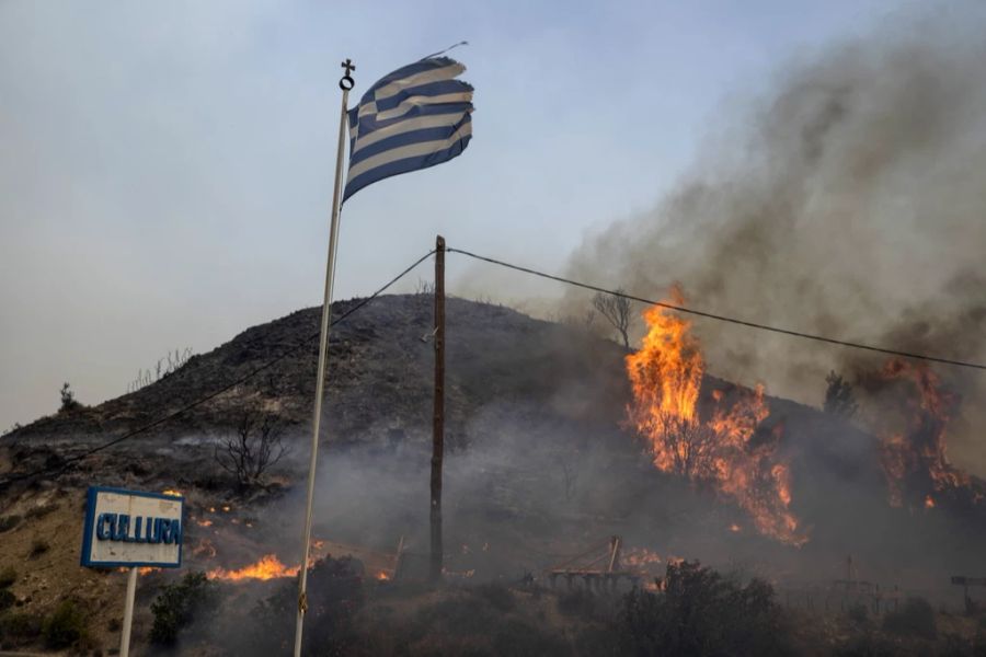 Auf der griechischen Ferieninsel Rhodos brennt es seit letzter Woche.