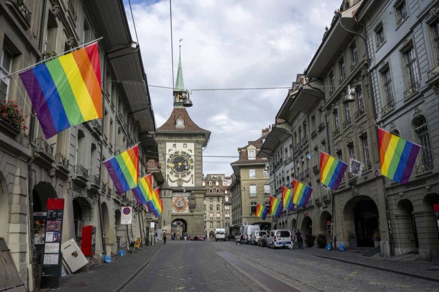 «20 Sportarten, tausende Athlet*innen, ein Village im Herzen der Altstadt und die ‹BernPride› zum Abschluss machen Bern zum queeren Hotspot des Sommers», heisst es auf der Website.