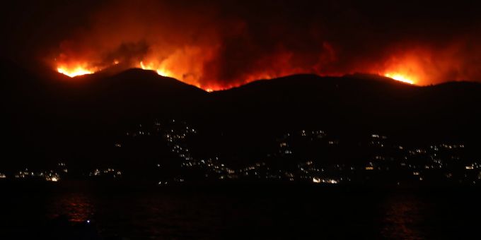 Auf der beliebten griechischen Urlaubsinsel Korfu ist ebenfalls ein Feuer ausgebrochen. Fire breaks out on the island of Corfu