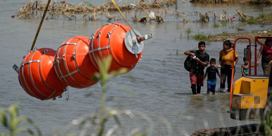 Grosse Bojen im Fluss Rio Grande sollen Migranten daran hindern, von Mexiko nach Texas zu gelangen.