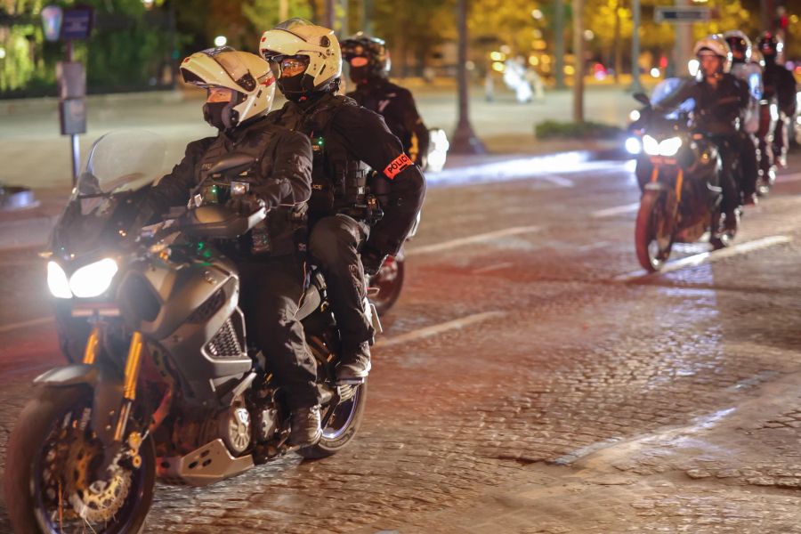 Zahlreiche Polizisten standen bislang wegen der Proteste in Paris im Einsatz.