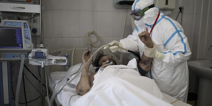 Eine Coronavirus-Patientin in einem Spital in Russland im Jahr 2021. (Archivbild) Eine Coronavirus-Patientin in einem Spital in Russland im Jahr 2021. (Archivbild)