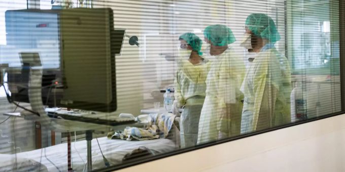 Fast 1000 mehr - 7014 Personen in Schweiz an Corona erkrankt