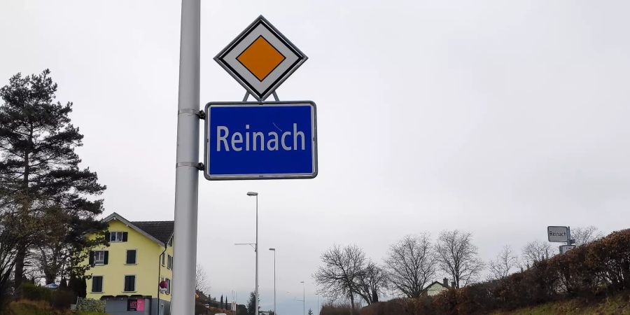 Ortsschild in Reinach.