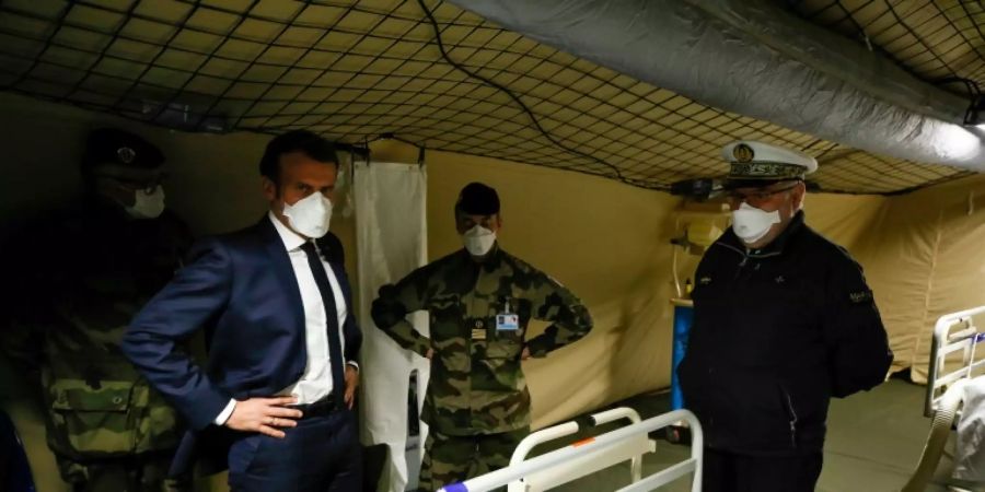 Macron in Militärlazarett im Elsass